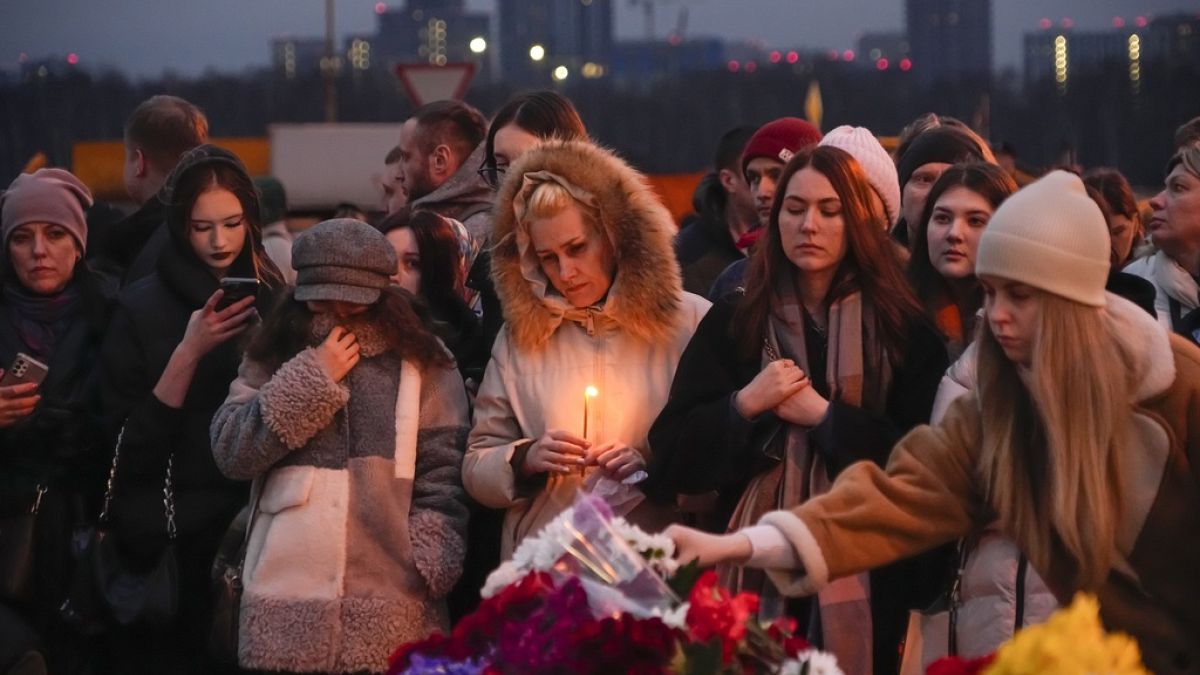 Rusya'da yas: Konser salonuna düzenlenen terör saldırısında hayatını kaybedenler anıldı