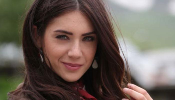 Küçük Kadınlar'dan Yeliz Fulya Zenginer, cam tavanlı lüks eviyle gündem oldu! Bunu gören herkes şaşkına döndü