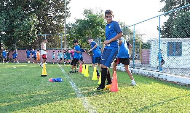Başkan Topaloğlu geleceğin futbolcularıyla buluştu - SPORT