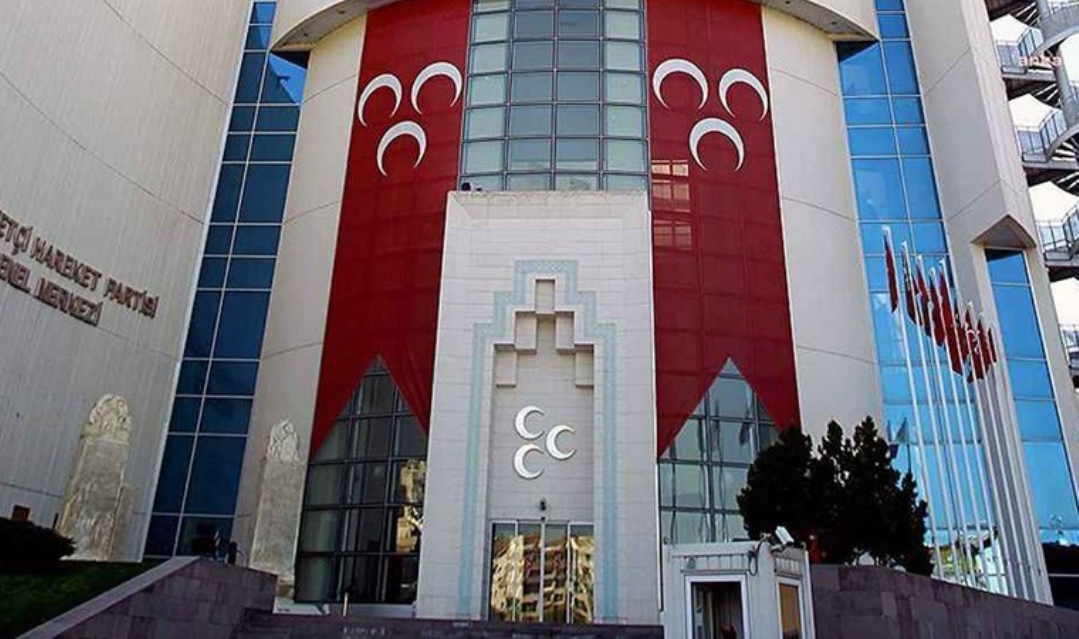MHP'de deprem: 8 ilçe başkanı istifa etti - Son Dakika Siyasi Haber