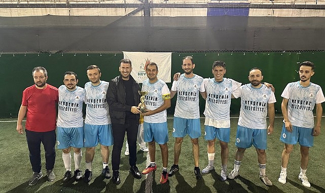 Nevşehir Belediyesi Gençlik ve Spor Hizmetleri Müdürlüğü tarafından düzenlenen Birlikler arası Futbol Turnuvası'nın şampiyonu İşletme ve İştirakler Müdürlüğü oldu. - SPOR