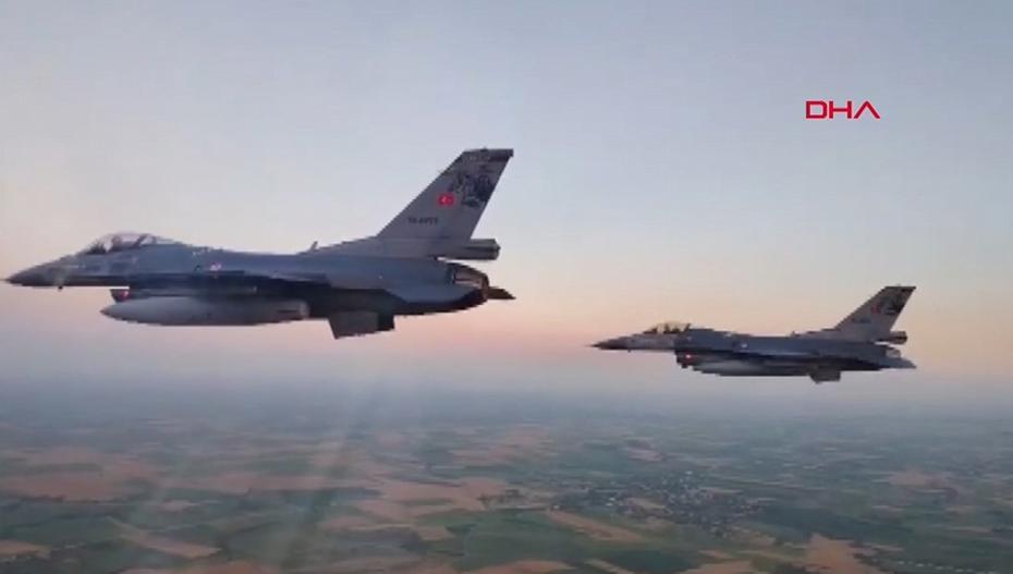 Kozan’da Düşman İşgalinden Kurtuluşunun 106. Yılında Muharip Uçak Gösterisi Büyük Beğeni Topladı