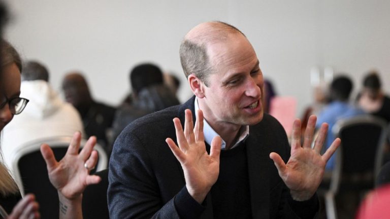 Büyük Britanya Prensi William, seyahati sırasında adından çokça konuşulan eşi Kate’i de unutmadı
