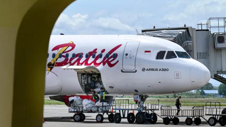 Endonezya’da pilotlar uyuyakaldı: Uçak rotasından saptı
