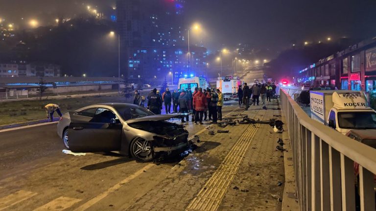 Pikap otomobile çarpıp 30 metreye fırladı: 3 kişi yaralandı