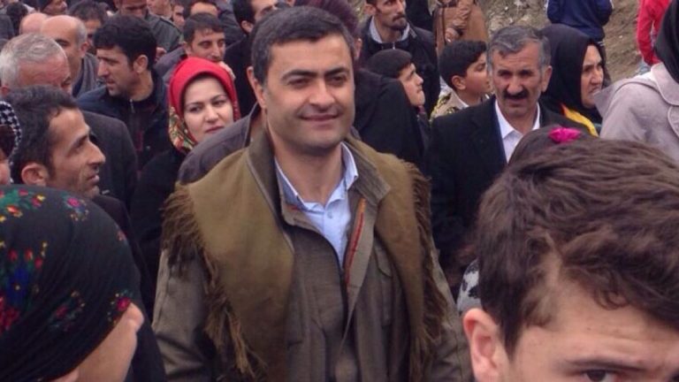 Van’daki tescil belgesinin DEM partili Abdullah Zeydan’a teslim edilmemesine İmamoğlu ve Özel’den tepki