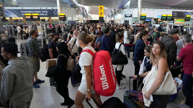 2023’ün en yoğun havalimanları ve en dakik havayolları hangileriydi?