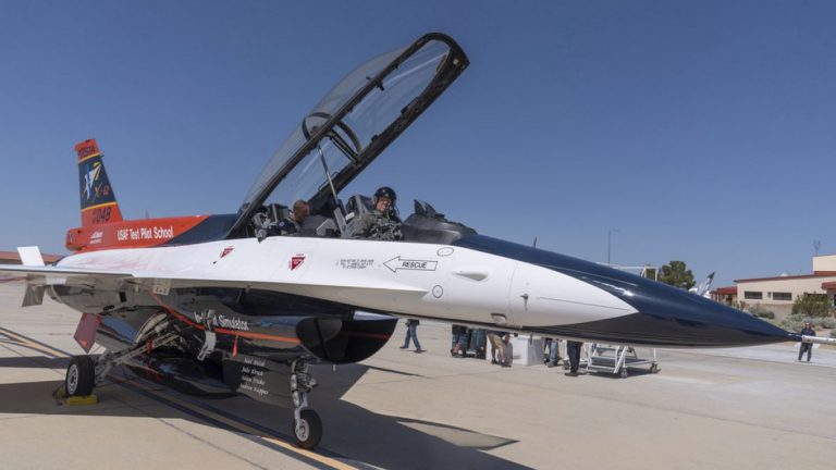 ABD'de AI F-16 ile F-16 savaş uçağı arasında 'it dalaşı' yaşandı