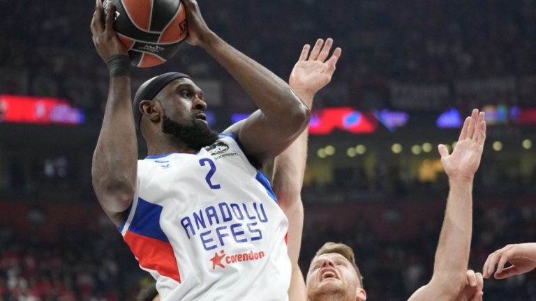 Euroleague'de play-in ve play-off heyecanı: Anadolu Efes ve F.Bahçe'nin rakipleri açıklandı