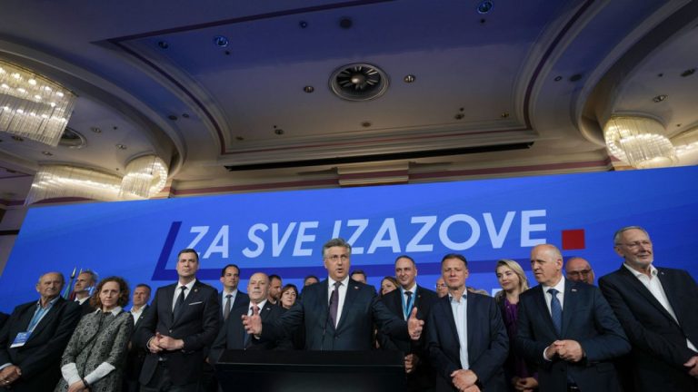 Hırvatistan'da Başbakan Plenkoviç aşırı sağ partiyle yeni bir koalisyon konusunda anlaştı