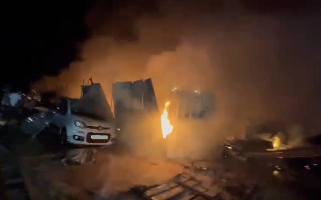 AA-20240526-34693949-34693948-ISRAILIN_REFAHTA_YERINDEN_EDILMIS_FILISTINLILERIN_KAMPINI_BOMBALAMASİ_SONUCU_40_KISI_OLDU