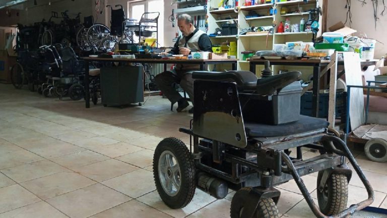 Zonguldak'ta engellilerin akülü araçları ve tekerlekli sandalyeleri ücretsiz onarılıyor