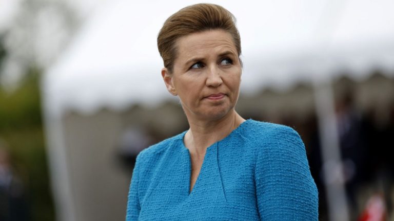 Danimarka Başbakanı Mette Frederiksen sokakta dövüldü