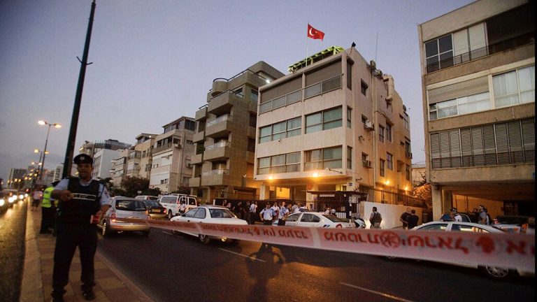 Haniye suikastının ardından Tel Aviv'deki Türk büyükelçiliğinde bayrak yarıya indirildi, İsrail tepki gösterdi