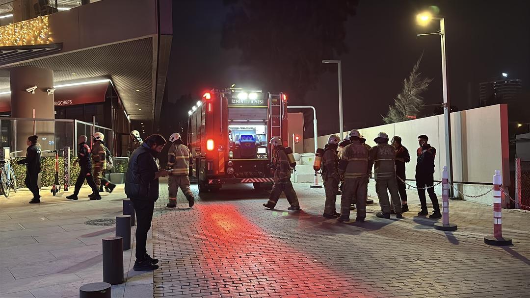 ALIŞVERİŞ MERKEZİ YANGIN-PANİK-İZMİR'DE 3 KİŞİLİK-DU_418762_123489