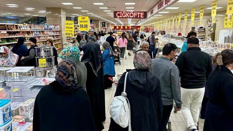 “Boykot” aramalarına karşı alışveriş yapan bakanlar