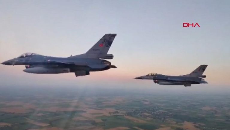 Kozan’da Düşman İşgalinden Kurtuluşunun 106. Yılında Muharip Uçak Gösterisi Büyük Beğeni Topladı