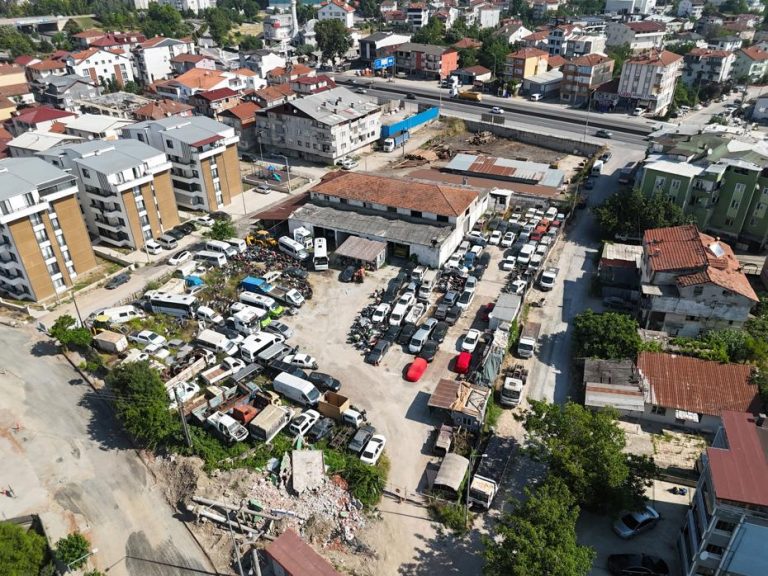 Yüzlerce Araç Neredeyse Bedava Satılacak: Otomobil Mezarlığı Gelişiyor