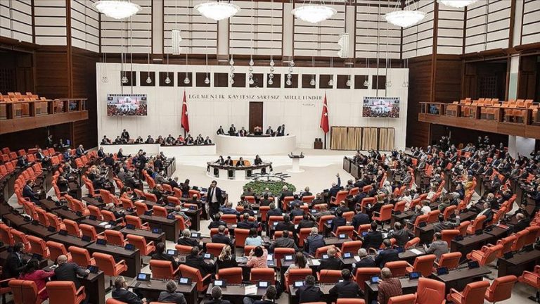 Uzman Erbaş Kanunu Resmen Yasalaştı: Sözleşmeli Erler Kamu Kurumlarında İstihdam Edilecek